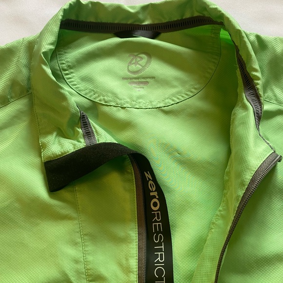 Men’s Medium Light Zero Restriction Jacket - Picture 4 of 4